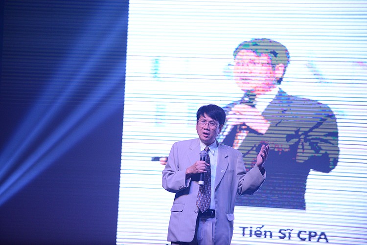 Giáo sư Tiến sỹ Henrik Trần Văn Hiển trình bày về Chính sách thuế Mỹ, tư vấn tài chánh, cơ hội đầu tư kinh doanh tại Mỹ